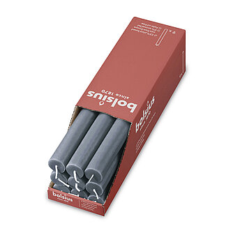 Bolsius Rustik Haushaltskerzen 270/23 mm (9er Pack) - Schieferblau Artikelvorschau Rustik Haushaltskerzen 270/23 mm (9er Pack) - Schieferblau